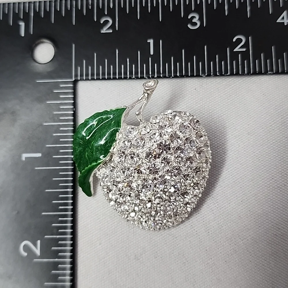 N/A beautiful brooch